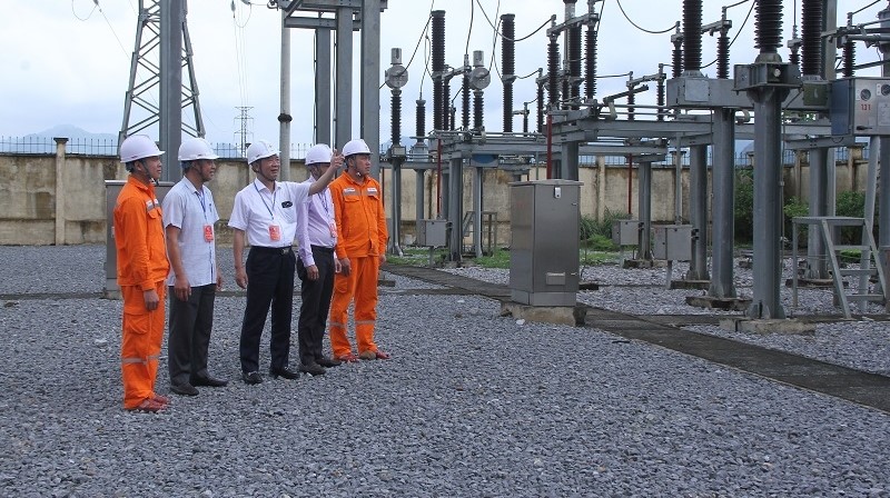 Ông Lê Thanh Bình, Phó Giám đốc Công ty Điện lực Thanh Hóa, Trưởng ban chỉ đạo chương trình diễn tập trực tiếp chỉ đạo chương trình diễn tập tình huống giả định sự cố tại TBA 110kV.