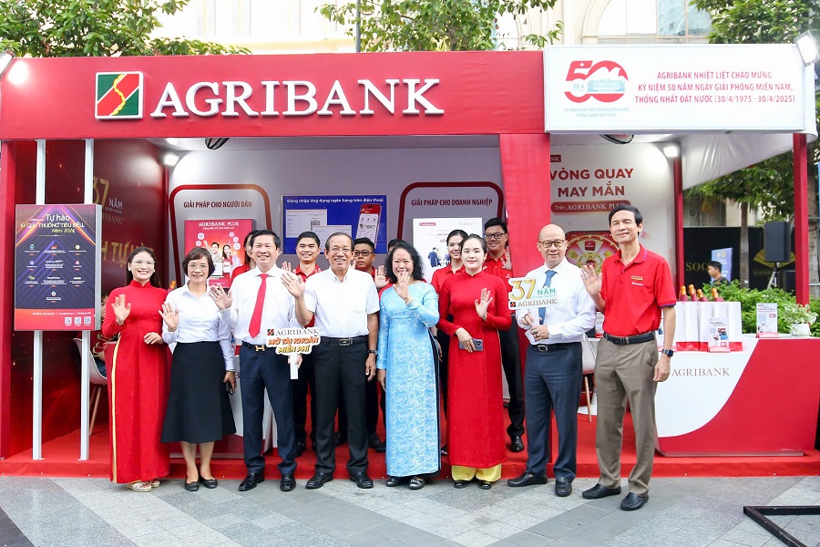 Gian hàng Agribank tại Triển lãm ảnh ngành Ngân hàng chào mừng 50 năm Giải phóng miền Nam, thống nhất đất nước
