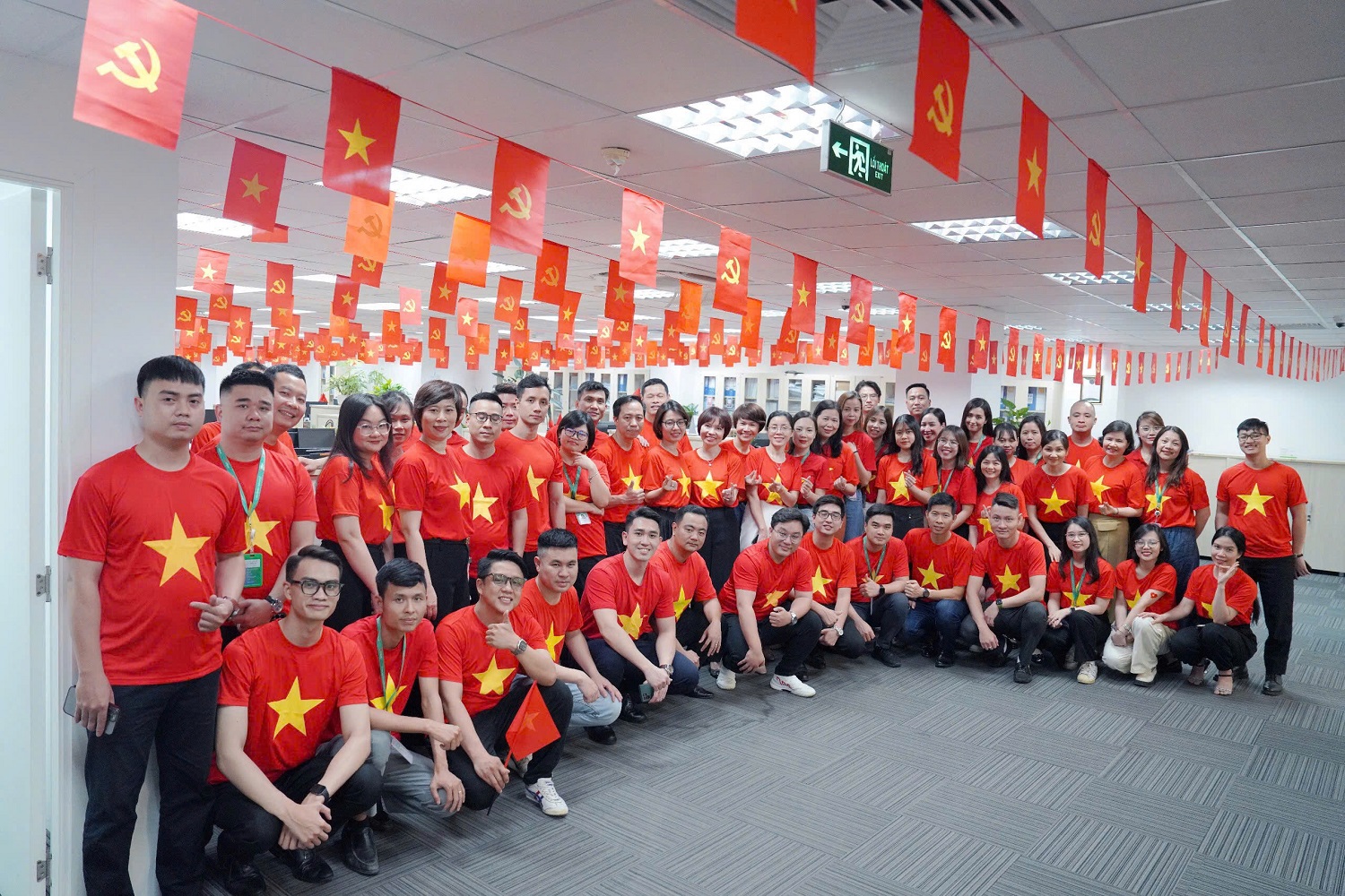 VPBanker tại khắp 3 miền hào hứng tham gia chiến dịch “Tự Hào Việt Nam” VPBanker tại khắp 3 miền hào hứng tham gia chiến dịch “Tự Hào Việt Nam”