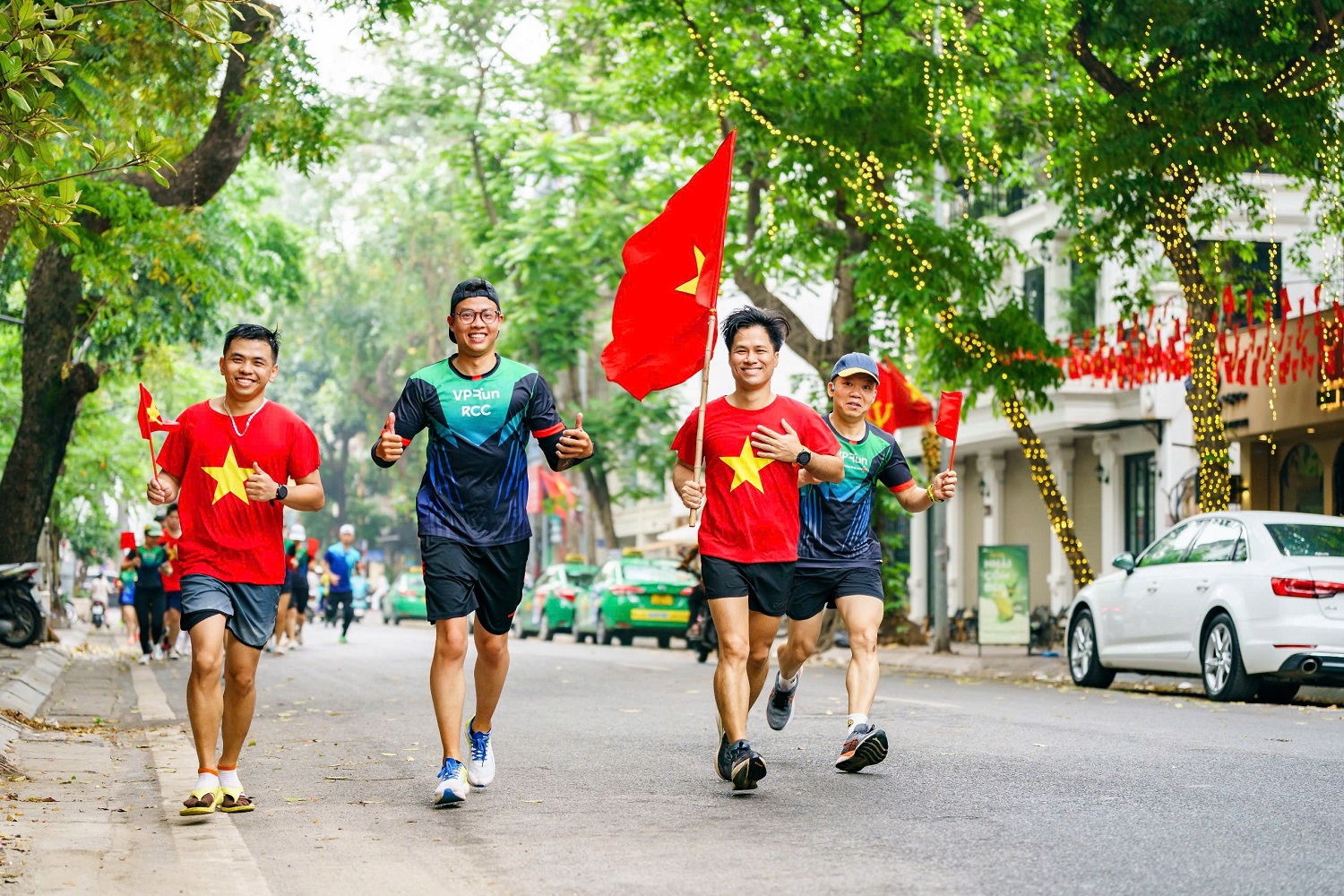 Nhiều VPBanker thể hiện tình yêu đất nước bằng hoạt động thể thao tạo sự đoàn kết, vững mạnh Nhiều VPBanker thể hiện tình yêu đất nước bằng hoạt động thể thao tạo sự đoàn kết, vững mạnh
