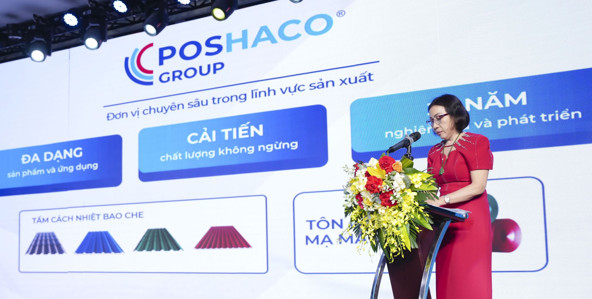 Tổng Giám đốc Đào Thúy Hằng: “Tôn Kamazn là kết tinh giữa công nghệ và lòng tự hào dân tộc – thể hiện tuyên ngôn ‘Tự tôn chất Việt’ của POSHACO.” Tổng Giám đốc Đào Thúy Hằng: “Tôn Kamazn là kết tinh giữa công nghệ và lòng tự hào dân tộc – thể hiện tuyên ngôn ‘Tự tôn chất Việt’ của POSHACO.”