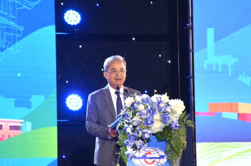 Ông Nguyễn Anh Tuấn - Giám đốc Công ty CP Cảng quốc tế Lào - Việt báo cáo về dự án Bến số 3.