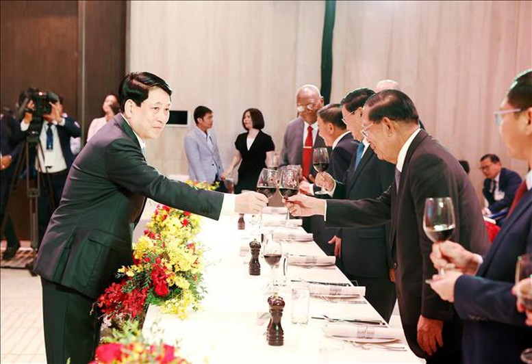 Chủ tịch nước Lương Cường chủ trì tiệc chiêu đãi các Trưởng đoàn khách quốc tế dự Lễ kỷ niệm 50 năm Ngày Giải phóng miền Nam, thống nhất đất nước - Ảnh: TTXVN