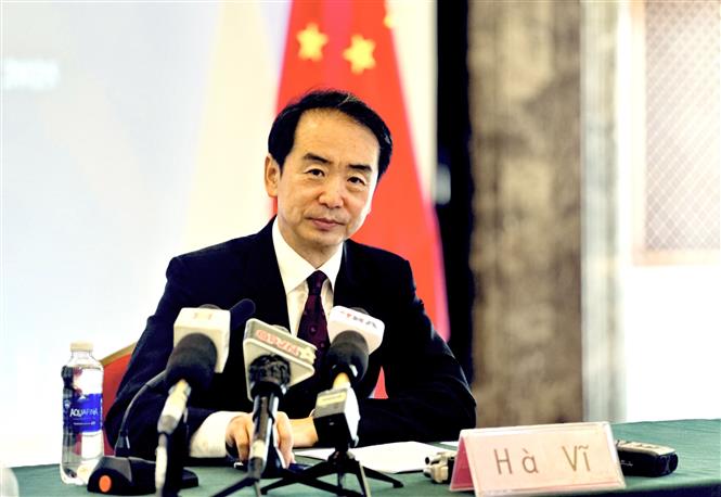 Đại sứ Trung Quốc tại Việt Nam Hà Vĩ chia sẻ thông tin về kết quả chuyến thăm Việt Nam của Tổng Bí thư, Chủ tịch nước Trung Quốc Tập Cận Bình. Ảnh: Việt Đức /TTXVN