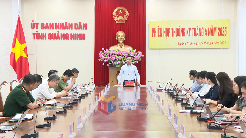UBND tỉnh Quảng Ninh họp thường kỳ tháng Tư