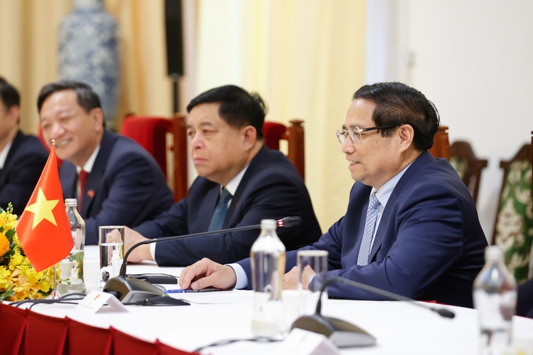 Thủ tướng khẳng định, trước sau như một, Việt Nam luôn dành ưu tiên cao nhất cho mối quan hệ đoàn kết đặc biệt, hiếm có với Lào - Ảnh: VGP/Nhật Bắc Thủ tướng khẳng định, trước sau như một, Việt Nam luôn dành ưu tiên cao nhất cho mối quan hệ đoàn kết đặc biệt, hiếm có với Lào - Ảnh: VGP/Nhật Bắc