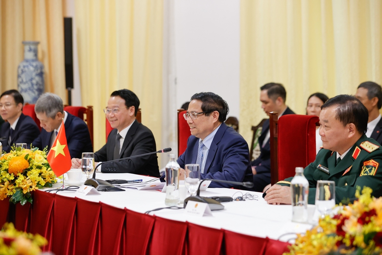 Thủ tướng khẳng định Việt Nam hết sức coi trọng và sẽ sát cánh, gắn kết, đưa quan hệ Việt Nam - Campuchia cũng như quan hệ Việt Nam - Campuchia - Lào phát triển hiệu quả trên mọi lĩnh vực - Ảnh: VGP/Nhật Bắc