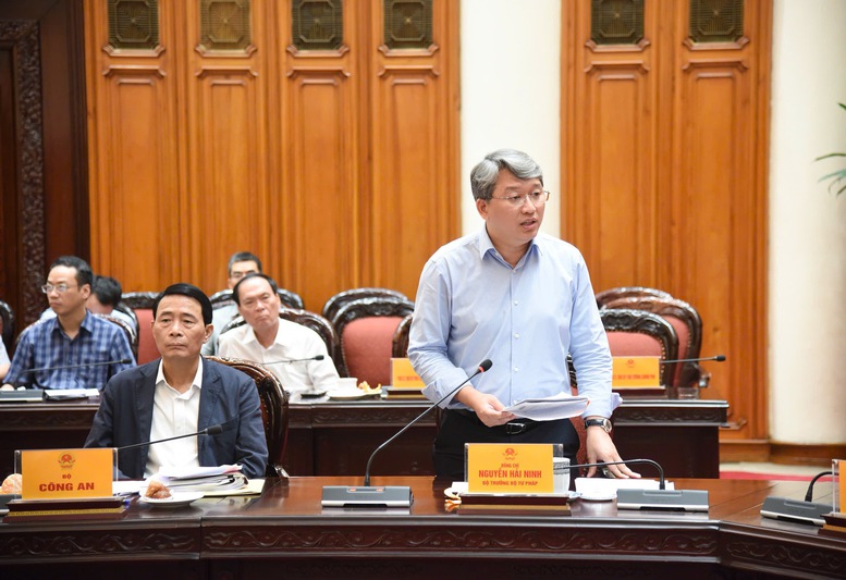 Bộ trưởng Bộ Tư pháp Nguyễn Hải Ninh phát biểu - Ảnh: VGP/Nhật Bắc Bộ trưởng Bộ Tư pháp Nguyễn Hải Ninh phát biểu - Ảnh: VGP/Nhật Bắc