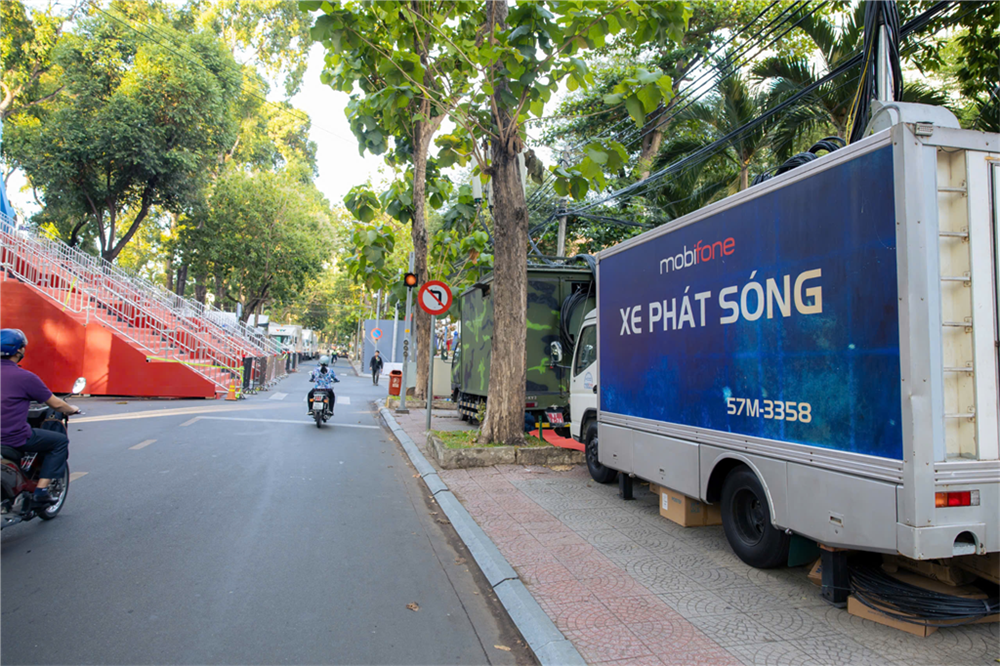 Tổ chức các trạm phát sóng 5G tại TP Hồ Chí Minh để mang đến trải nghiệm tốt mà nhất cho khách hàng trong dịp Đại lễ 30/4. Tổ chức các trạm phát sóng 5G tại TP Hồ Chí Minh để mang đến trải nghiệm tốt mà nhất cho khách hàng trong dịp Đại lễ 30/4.