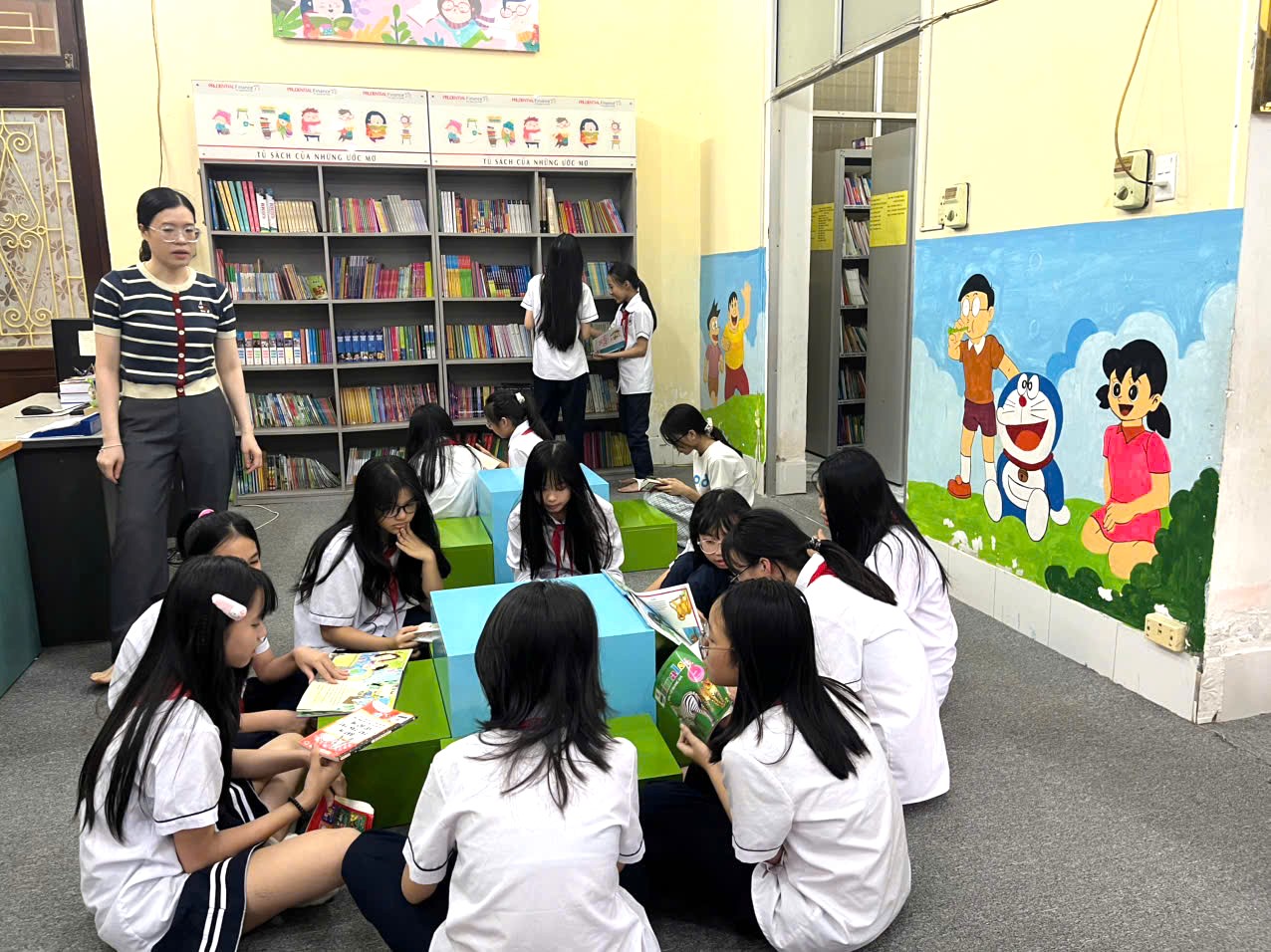 Đơn vị thực hiện phối hợp với một số trường mầm non và tiểu học trên địa bàn thành phố Nam Định tổ chức cho học sinh trải nghiệm, làm quen với sách và thư viện