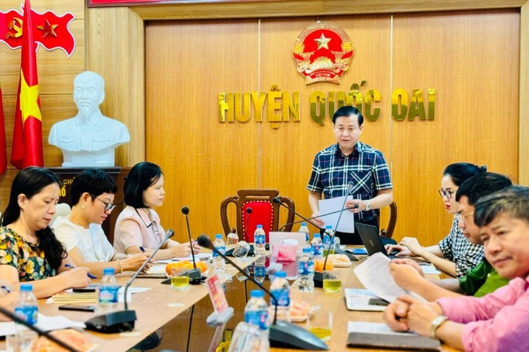 Đoàn kiểm tra liên ngành công tác an toàn thực phẩm số 1 của TP. Hà Nội làm việc với UBND huyên Quốc Oai. Ảnh: Mai Hoa