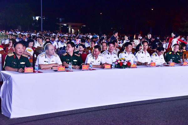 Đại diện lãnh đạo QĐNDVN đến dự