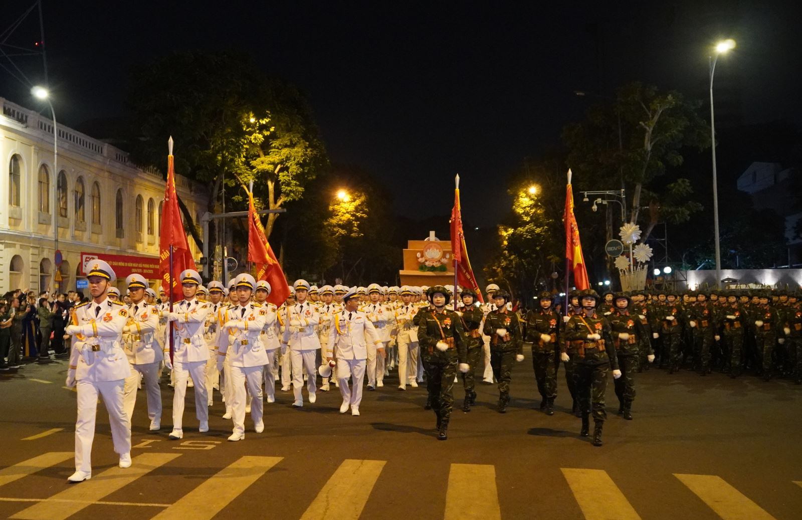 Đội hình tham gia diễu binh, diễu hành gồm 56 khối, với hơn 13.000 người, bao gồm các lực lượng quân đội, công an, dân quân tự vệ và đại diện các khối quần chúng. Tất cả đã sẵn sàng cho sự kiện trọng đại này