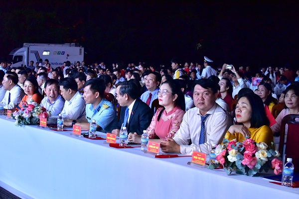 Đại diện lãnh đạo Tỉnh đến dự