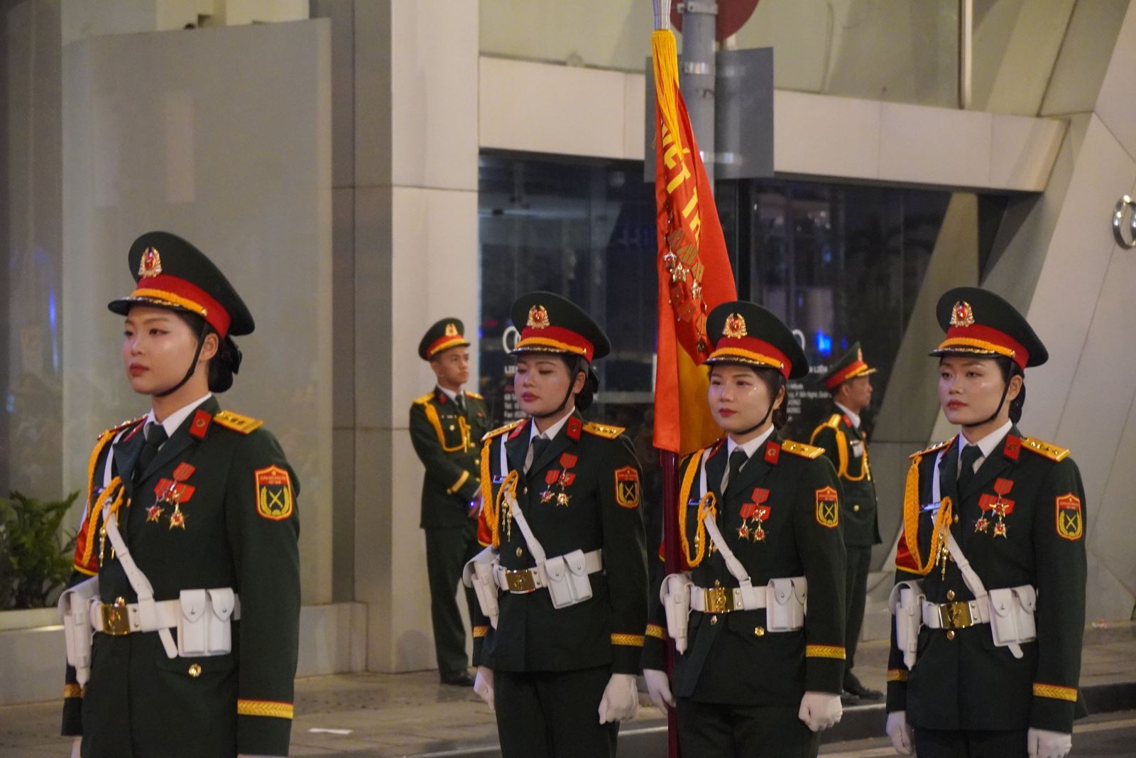 Các sĩ nữ quan quân y đã sẵn sàng tham gia diễu binh