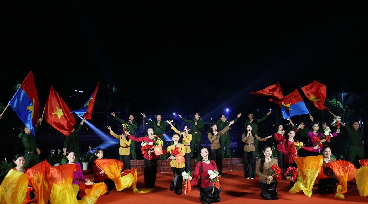 Tiết mục chào mùa xuân đại thắng.