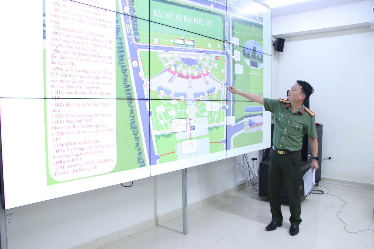 Thượng tá Đoàn Văn Long - Trưởng phòng An ninh đối ngoại trình bày phương án đảm bảo ANTT.