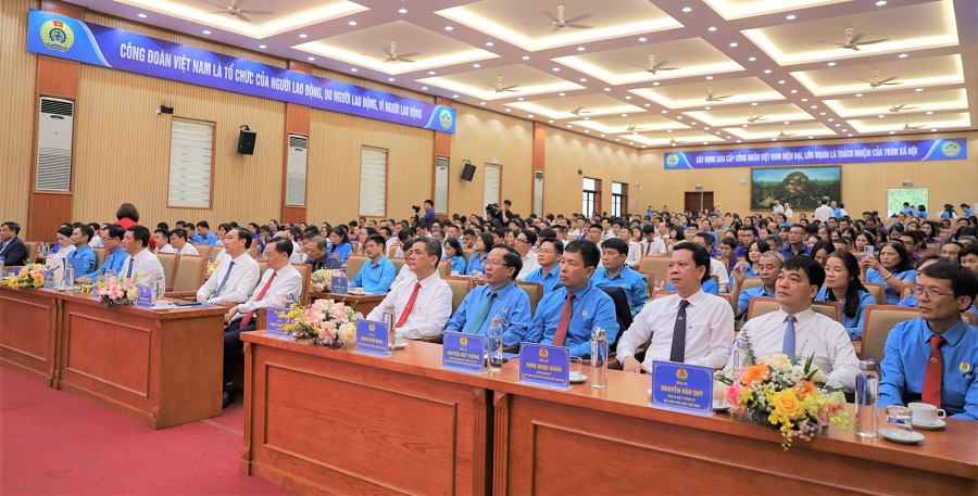 Các đại biểu tham dự buổi lễ Các đại biểu tham dự buổi lễ