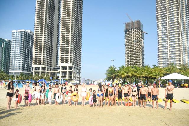 Người dân, du khách hào hứng tham gia các hoạt động thể thao biển Người dân, du khách hào hứng tham gia các hoạt động thể thao biển