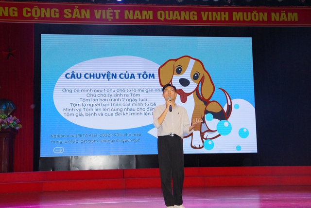 Các thí sinh trình bày phần dự thi tại chung kết Các thí sinh trình bày phần dự thi tại chung kết
