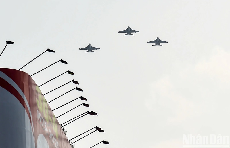 Máy bay Yak-130 trên bầu trời Thành phố Hồ Chí Minh