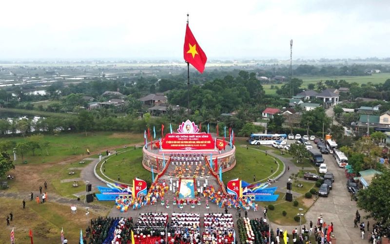 Thiêng liêng Lễ Thượng cờ “Thống nhất non sông”. Thiêng liêng Lễ Thượng cờ “Thống nhất non sông”.