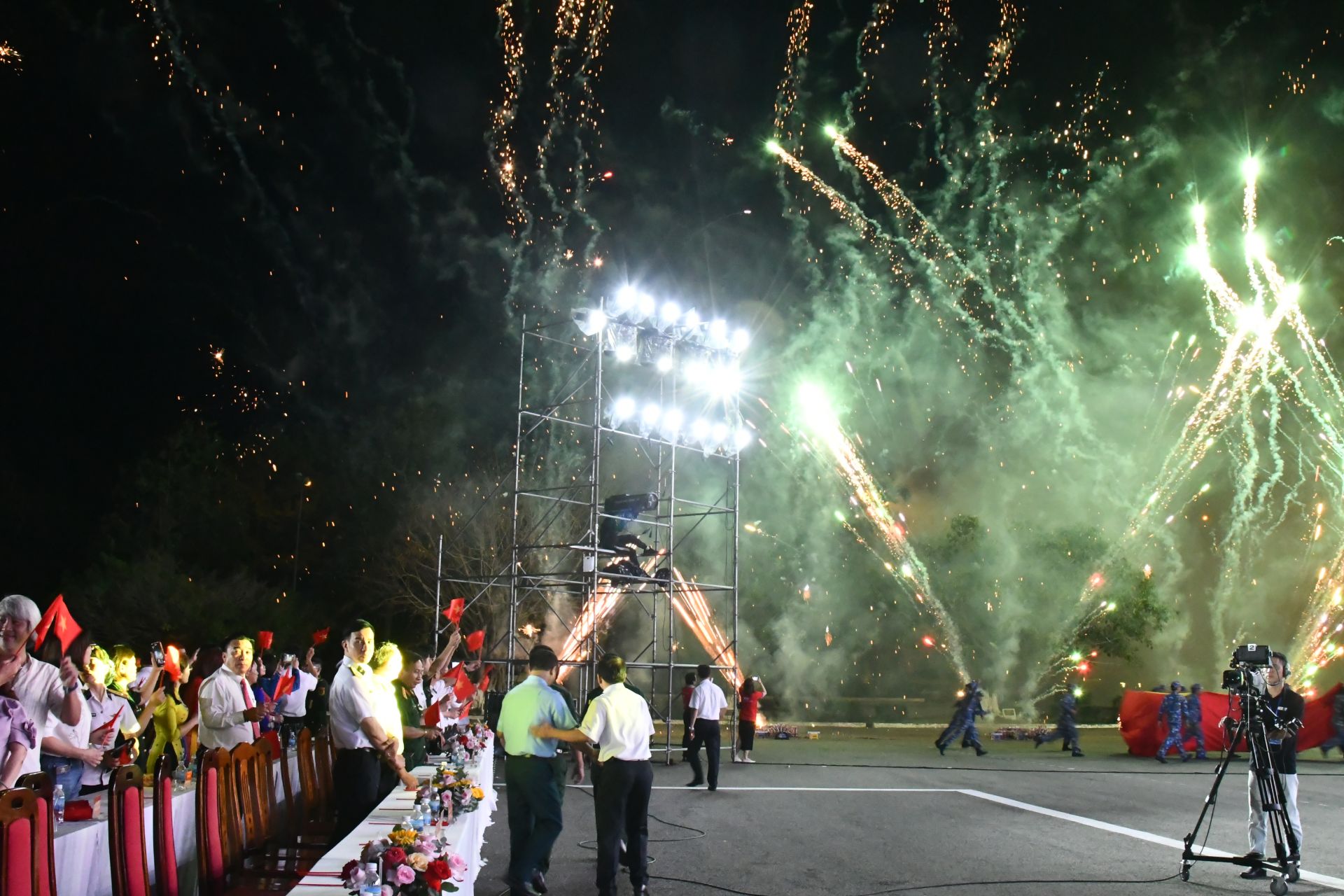 Bắn pháo bông kết thúc chương trình