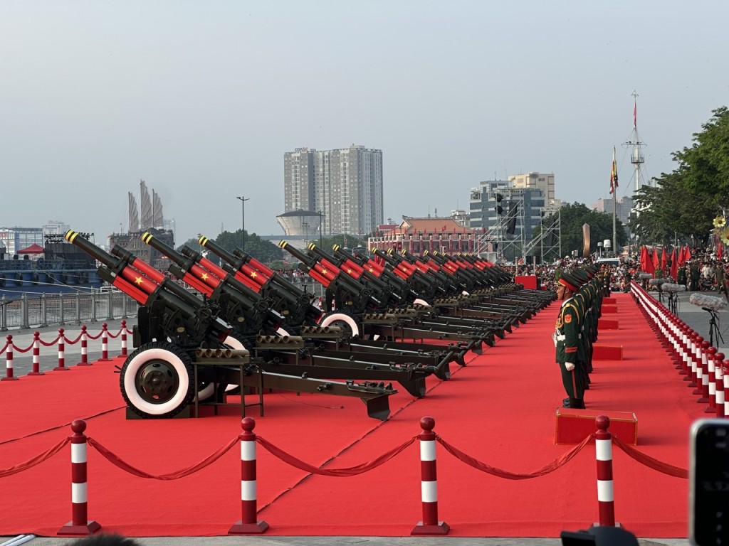 Công tác chuẩn bị đại lễ đã được các chiến sĩ có mặt thực hiện từ sớm Công tác chuẩn bị đại lễ đã được các chiến sĩ có mặt thực hiện từ sớm