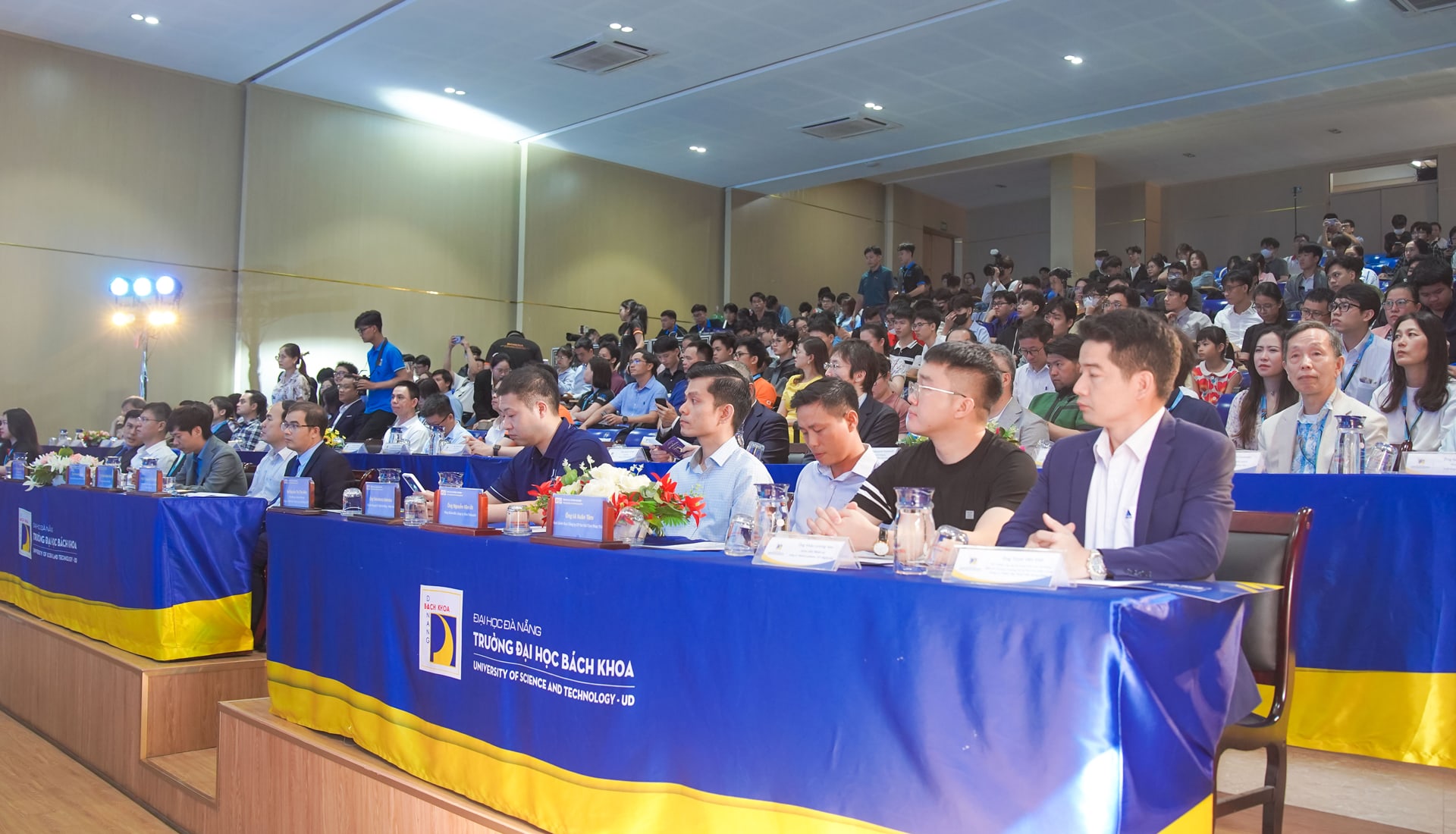 Lễ khai mạc Ngày hội việc làm Bách khoa - DUT Job Fair 2025 Lễ khai mạc Ngày hội việc làm Bách khoa - DUT Job Fair 2025