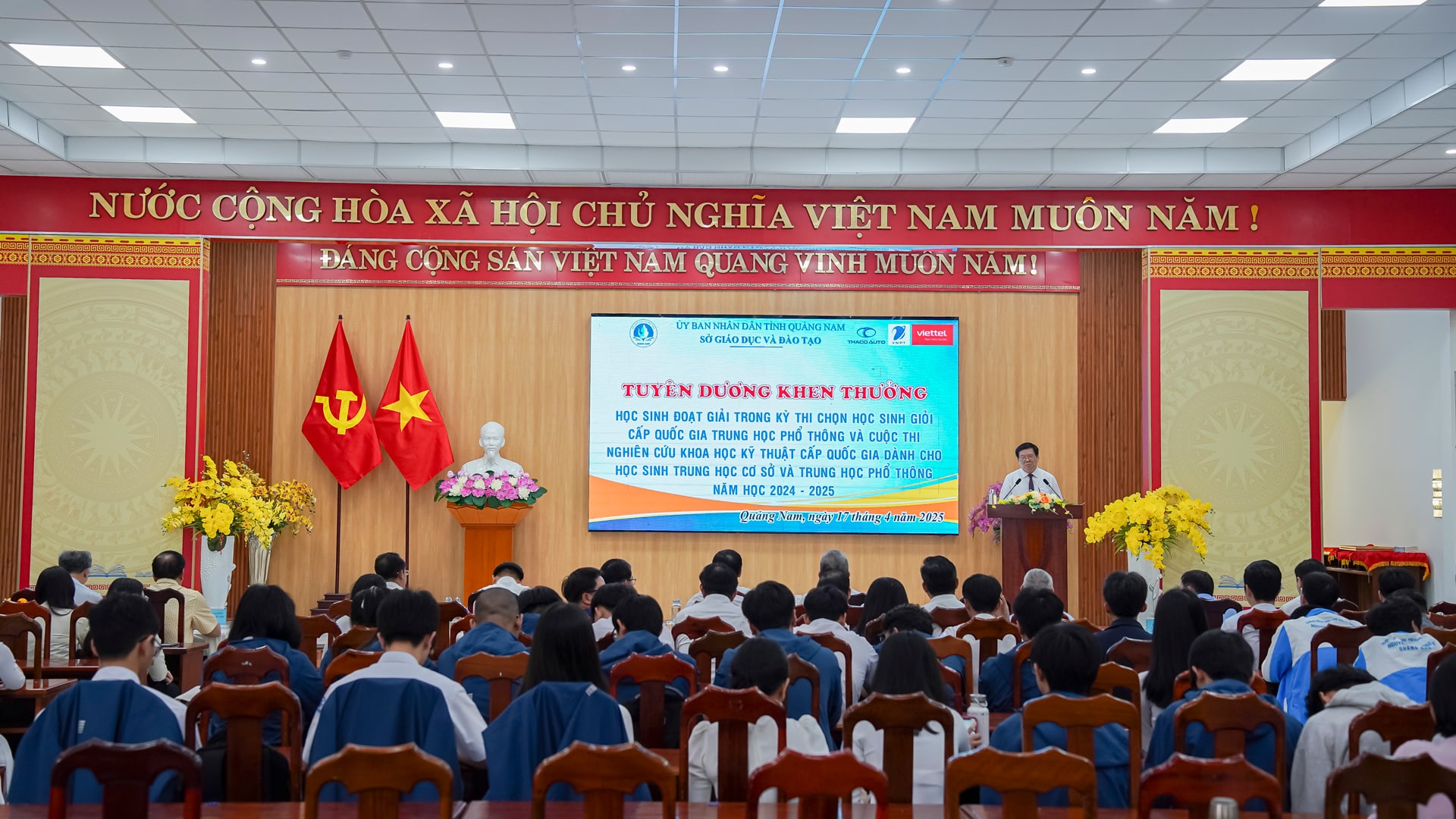 THACO AUTO đồng hành cùng chương trình tuyên dương, khen thưởng học sinh tỉnh Quảng Nam đoạt giải trong kỳ thi cấp Quốc gia năm học 2024 - 2025 THACO AUTO đồng hành cùng chương trình tuyên dương, khen thưởng học sinh tỉnh Quảng Nam đoạt giải trong kỳ thi cấp Quốc gia năm học 2024 - 2025