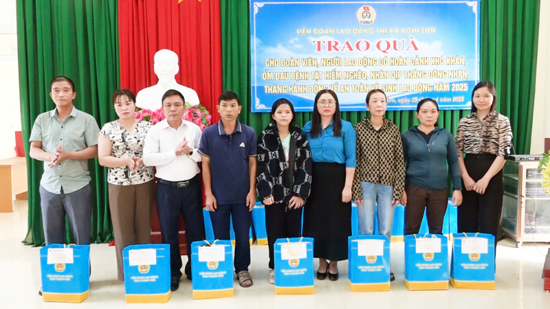 Thanh Hóa: Trao quà cho đoàn viên, người lao động có hoàn cảnh khó khăn, bệnh tật hiểm nghèo