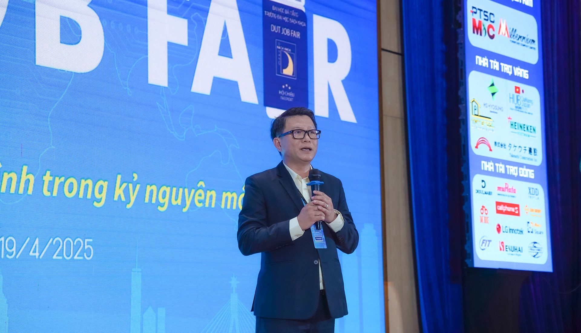 Ông Bùi Trần Nhân Trí - Phó Giám đốc Văn phòng THACO Chu Lai phát biểu tại buổi lễ Ông Bùi Trần Nhân Trí - Phó Giám đốc Văn phòng THACO Chu Lai phát biểu tại buổi lễ