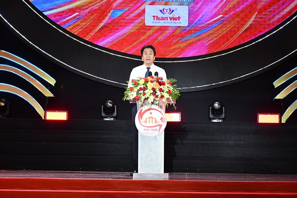 Ông Nguyễn Long Biên- UVBTVTU, Phó Chủ tịch UBND tỉnh, Trưởng Ban tổ chức, phát biểu khai mạc