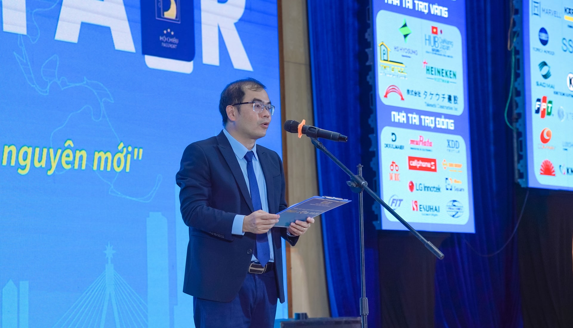 PGS.TS. Nguyễn Hữu Hiếu - Hiệu trưởng Trường ĐH Bách khoa - ĐHĐN phát biểu PGS.TS. Nguyễn Hữu Hiếu - Hiệu trưởng Trường ĐH Bách khoa - ĐHĐN phát biểu