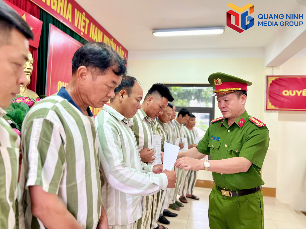 Công an tỉnh Quảng Ninh công bố quyết định đặc xá của Chủ tịch nước cho 23 phạm nhân