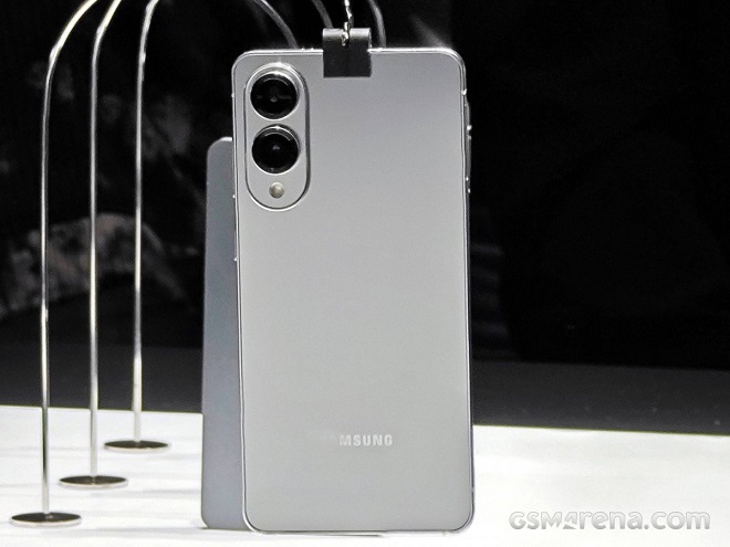 Rò rỉ choáng váng chiếc Galaxy S25 Edge siêu mỏng giá siêu khủng