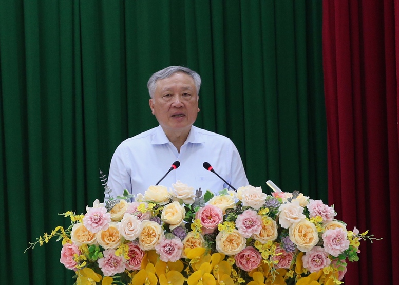 Phó Thủ tướng Thường trực Chính phủ Nguyễn Hòa Bình tin tưởng rằng người được đặc xá sẽ vượt qua mọi khó khăn, thử thách để tự tin hơn, vững vàng trong cuộc sống.- Ảnh: VGP/Nguyễn Hoàng Phó Thủ tướng Thường trực Chính phủ Nguyễn Hòa Bình tin tưởng rằng người được đặc xá sẽ vượt qua mọi khó khăn, thử thách để tự tin hơn, vững vàng trong cuộc sống.- Ảnh: VGP/Nguyễn Hoàng