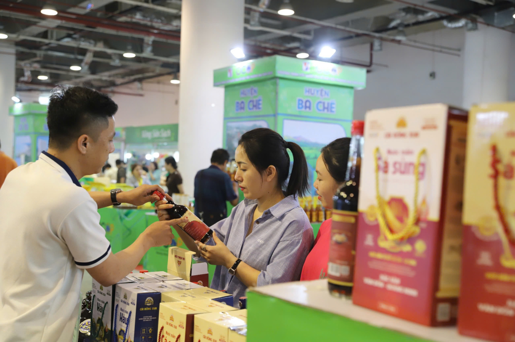 Hội chợ OCOP khu vực Đồng bằng sông Hồng - Quảng Ninh 2025 thu hút gần 32.000 lượt khách sau 3 ngày