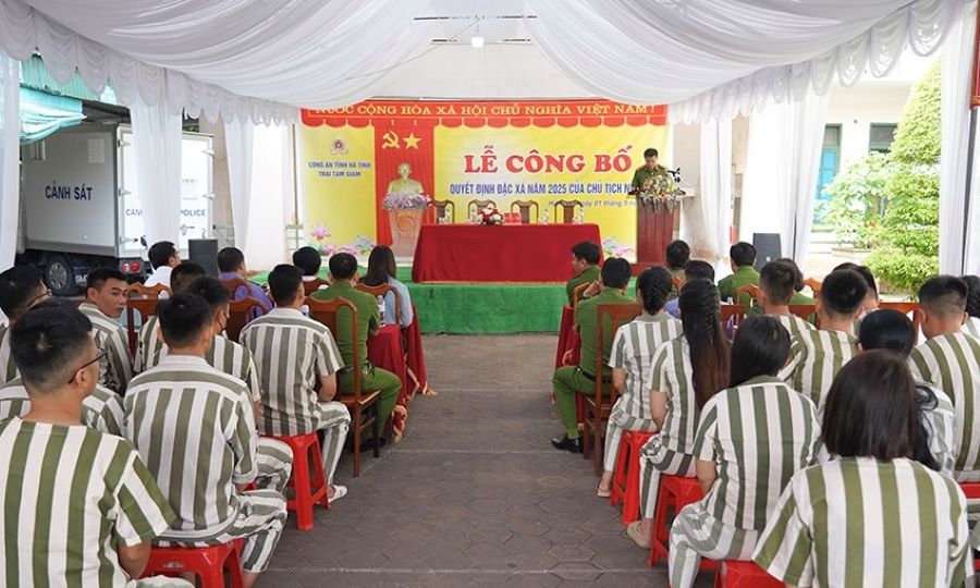 Hà Tĩnh: Công bố và trao quyết định đặc xá cho 113 phạm nhân