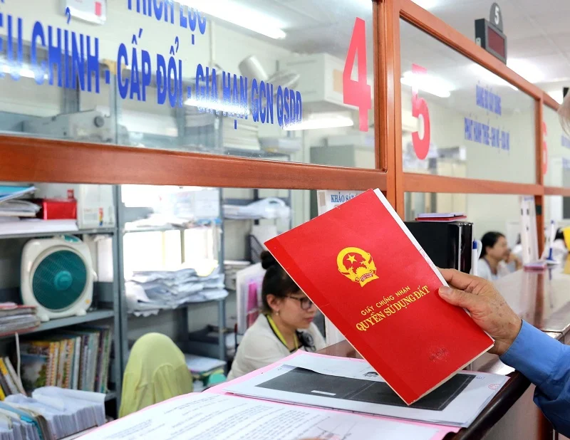 Lý do TP. Hồ Chí Minh đề xuất, chính quyền cấp xã được thu hồi đất, cấp sổ hồng