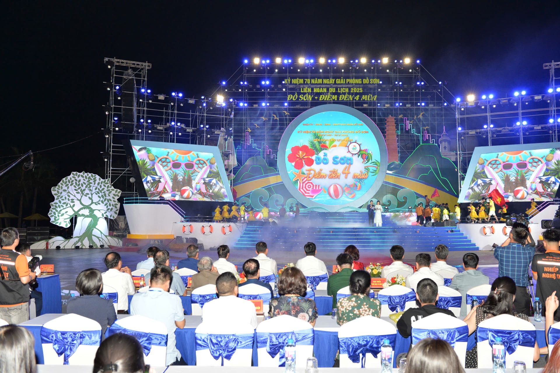 Khai mạc Liên hoan du lịch năm 2025 “Đồ Sơn - Điểm đến 4 mùa”. Khai mạc Liên hoan du lịch năm 2025 “Đồ Sơn - Điểm đến 4 mùa”.