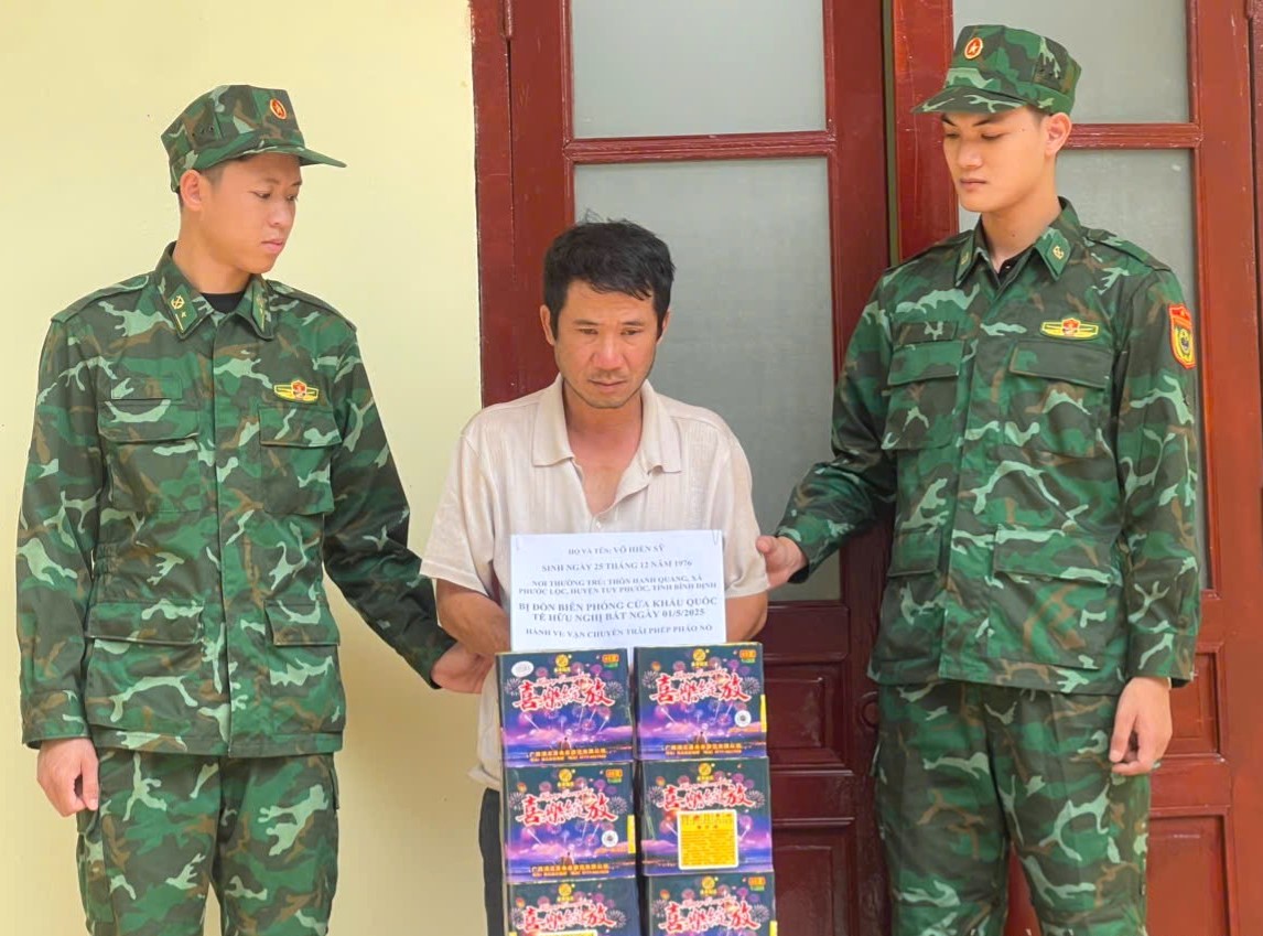 Lạng Sơn: Liên tiếp phát hiện, bắt giữ 2 vụ vận chuyển pháo nổ trái phép