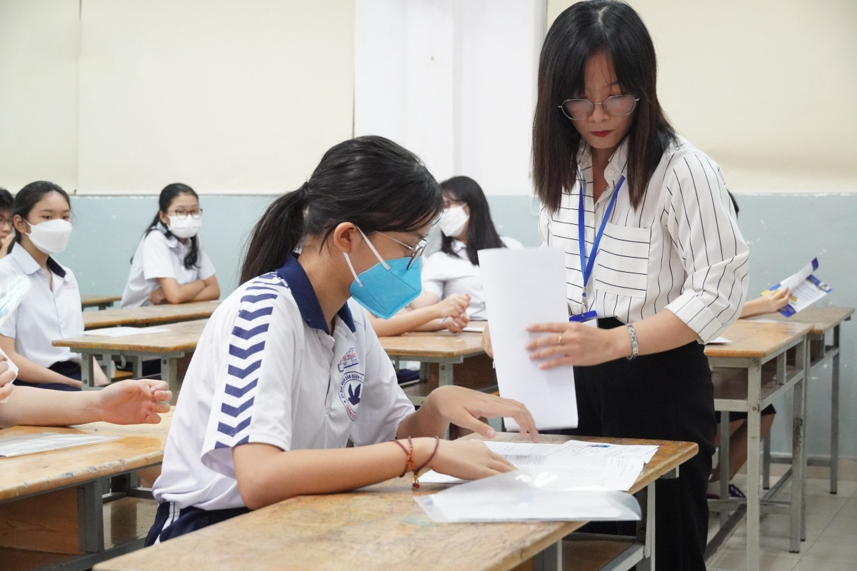 Thí sinh thi tuyển sinh vào lớp 10 tại TP Hồ Chí Minh năm 2023. (Ảnh minh họa)