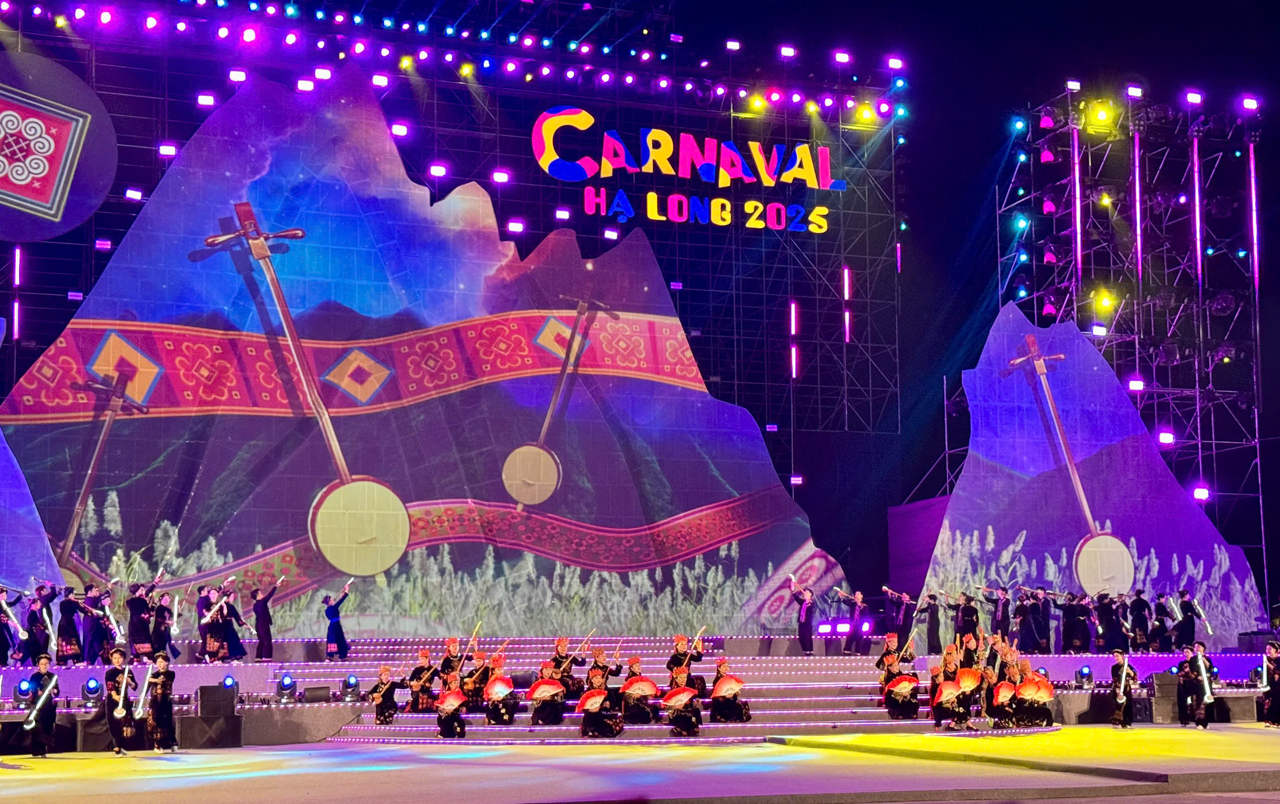 Chương trình nghệ thuật được dàn dựng công phu, hoành tráng. Chương trình nghệ thuật được dàn dựng công phu, hoành tráng.