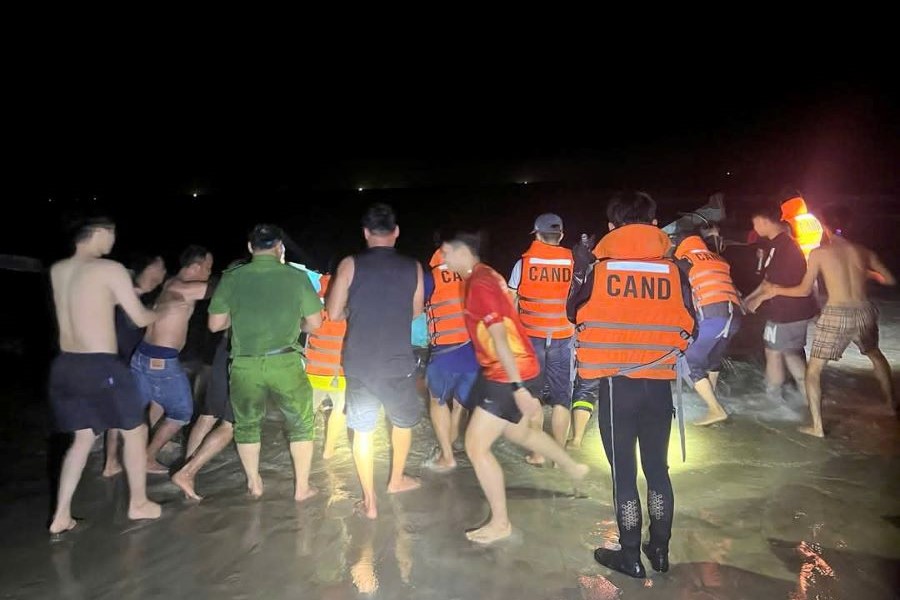 Tìm thấy thi thể nam thanh niên bị sóng cuốn mất tích khi tắm biển