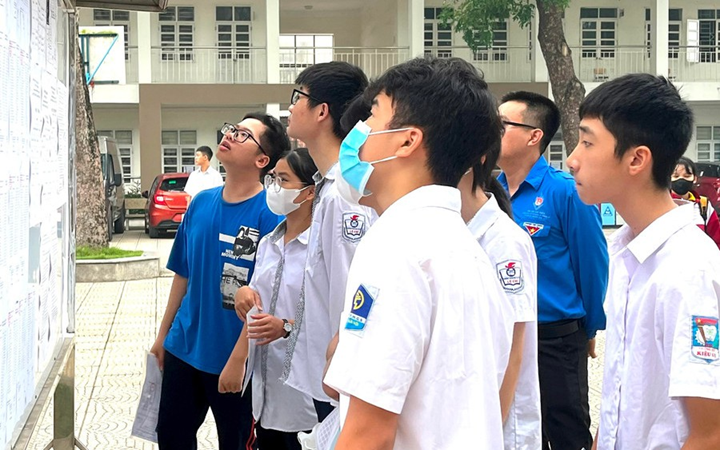 Vệc công bố hai dữ liệu này trong cùng ngày, giúp giảm áp lực chờ đợi của học sinh, gia đình học sinh. Ảnh: KT Vệc công bố hai dữ liệu này trong cùng ngày, giúp giảm áp lực chờ đợi của học sinh, gia đình học sinh. Ảnh: KT