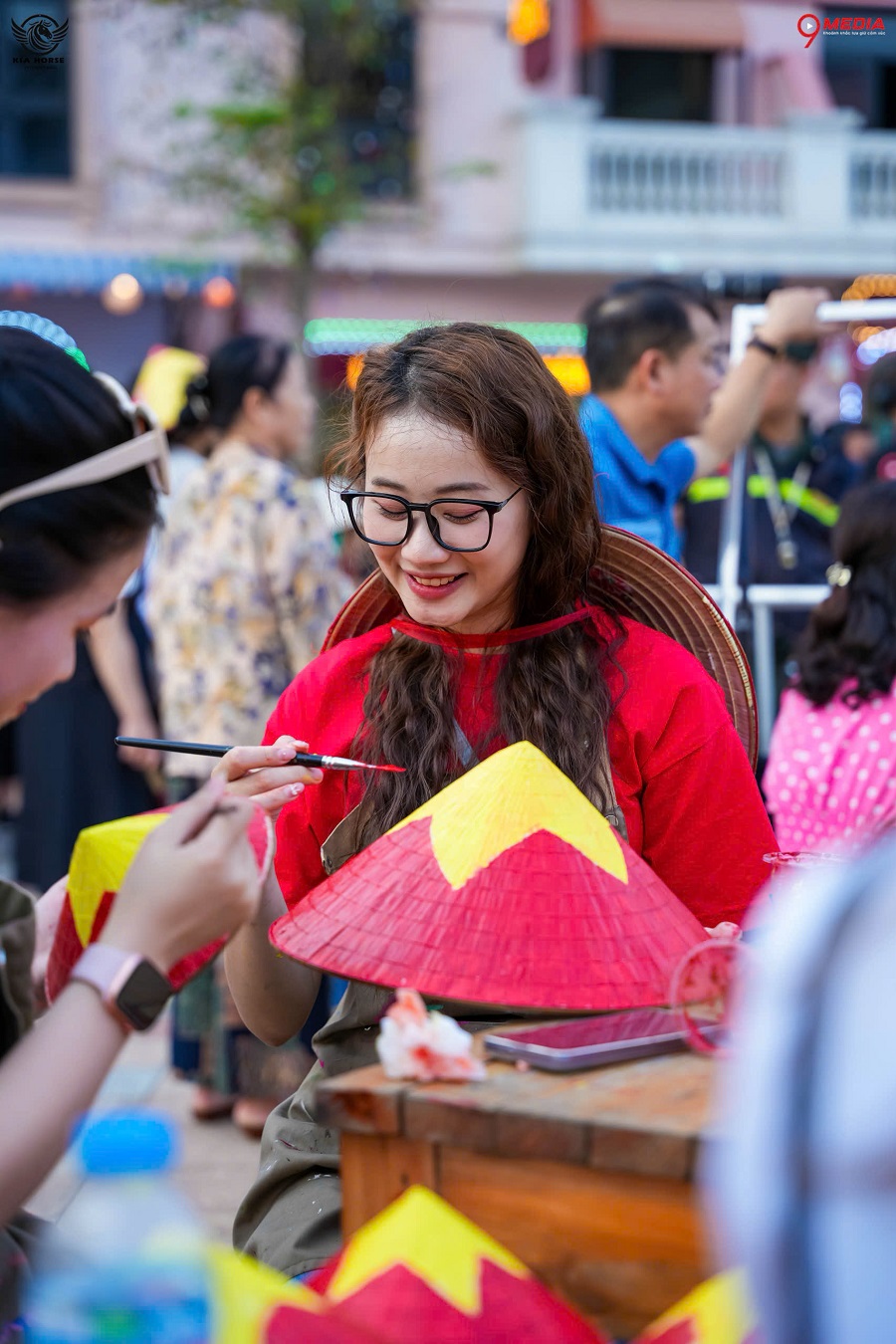 Workshop tô cờ trên nón lá