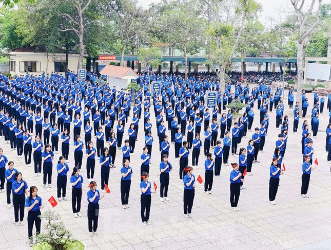 Học sinh THPT Bắc Ninh đồng loạt mặc áo Đoàn vào thứ Bảy