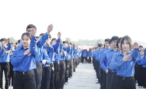 Học sinh Bắc Ninh dám nhận những nhiệm vụ khó khăn và sẵn sàng vượt qua mọi thử thách, phát huy truyền thống quý báu của các thế hệ cha anh, bắt nhịp nhanh với điều kiện mới, có ý chí vươn lên. Học sinh Bắc Ninh dám nhận những nhiệm vụ khó khăn và sẵn sàng vượt qua mọi thử thách, phát huy truyền thống quý báu của các thế hệ cha anh, bắt nhịp nhanh với điều kiện mới, có ý chí vươn lên.