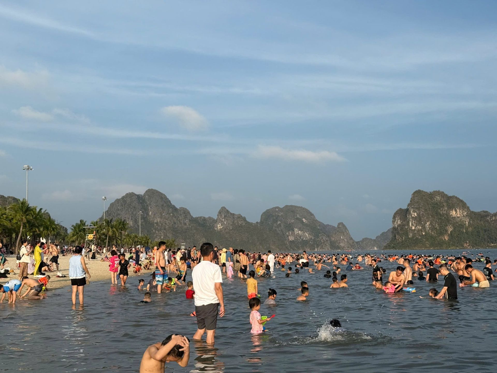 Trên 1 triệu lượt du khách đến Quảng Ninh trong 4 ngày nghỉ lễ 30/4-1/5